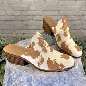 Crown Vintage “Galiena” Tan & White Cow Print Square Toe Mules WMS 6.5M✨VGUC